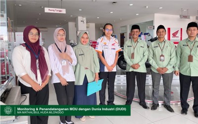 Monitoring & Penandatanganan MOU dengan Dunia Industri (DUDI)